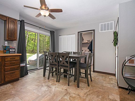 4th image of 25609-25611 Thelmadale Dr