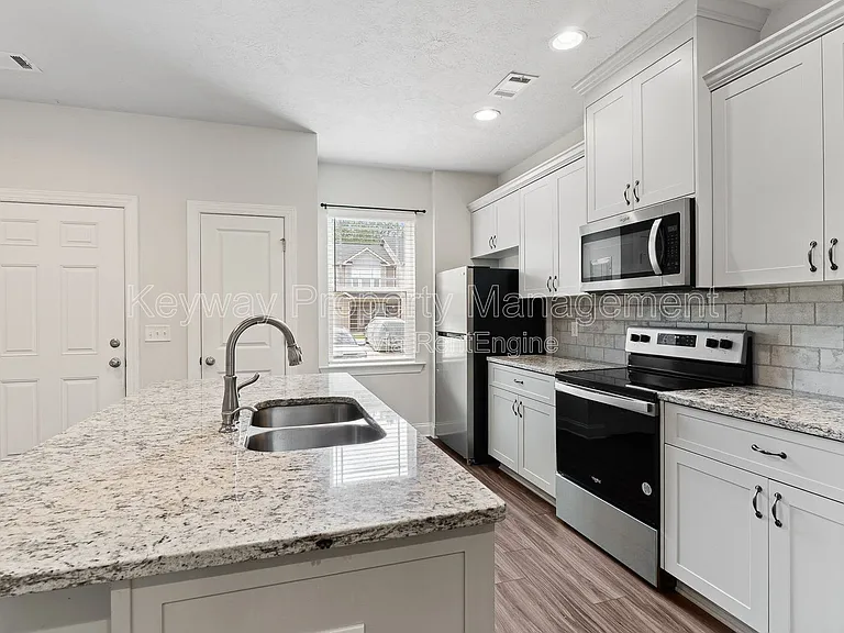1913 Butternut Dr — Photo 7