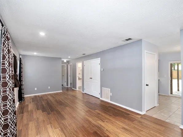 217 Pierce Dr, Mabank, TX 75156