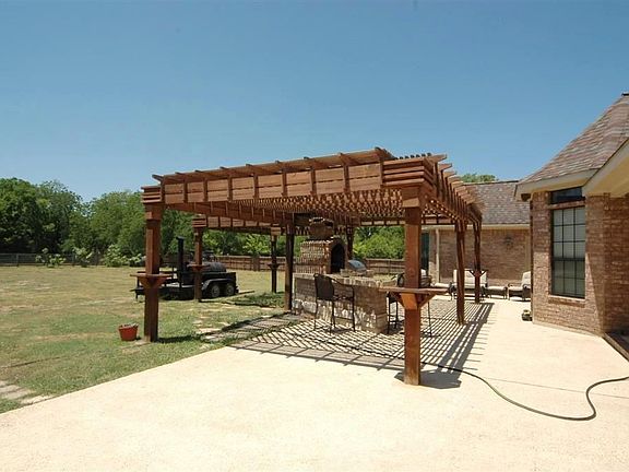 5th image of 918 Pampa St