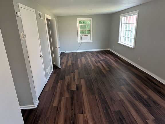 4th image of 901 S Creve Coeur Ave #2