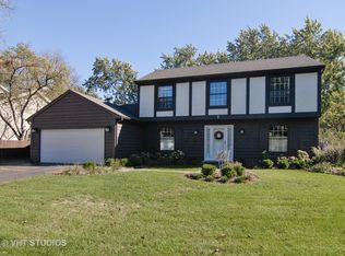 7 Brookfield Ln, Geneva, IL 60134