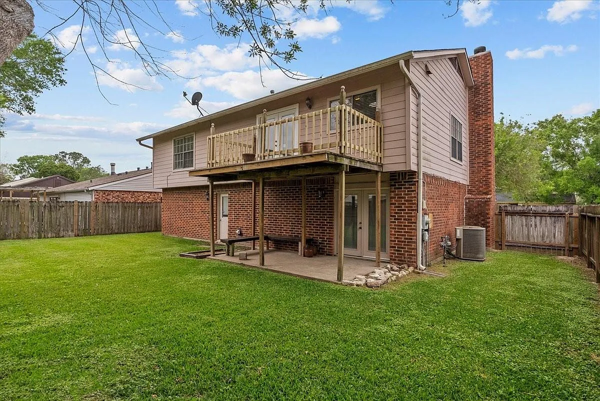 4 bed, 2.5 bath, 2068 sqft, $2,400 — Photo 4