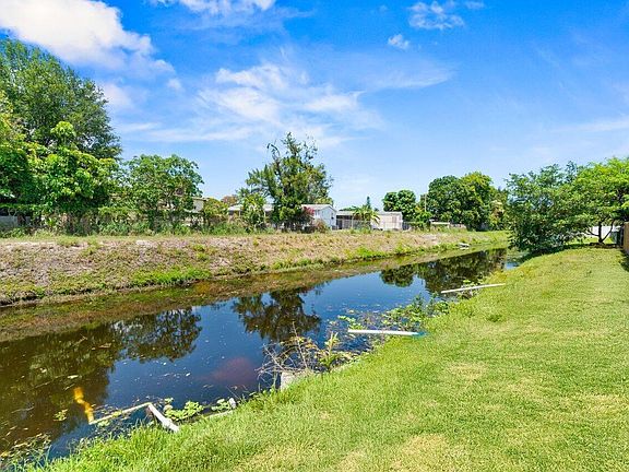 3rd image of 3187 Buccaneer Rd