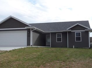 114 W 4th St, Gladbrook, IA 50635