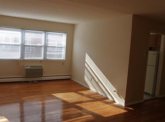 Typical Michael Court Living room - Stock Photos