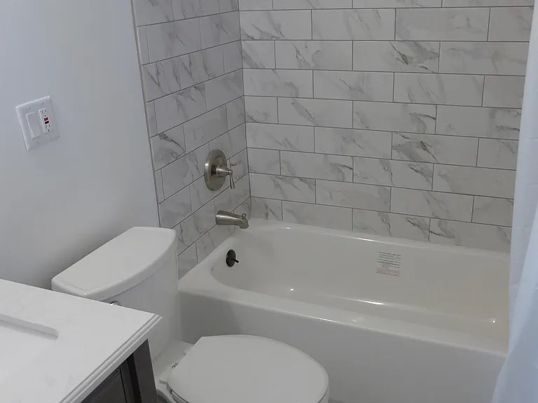 2924 N Lakewood Ave — Photo 14
