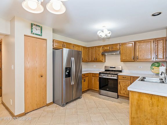 5th image of 816 Fox Chase Dr