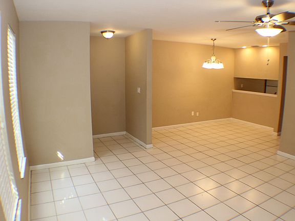 2nd image of 3741 SW Santa Barbara Pl #3B-2BA-1116SQFT