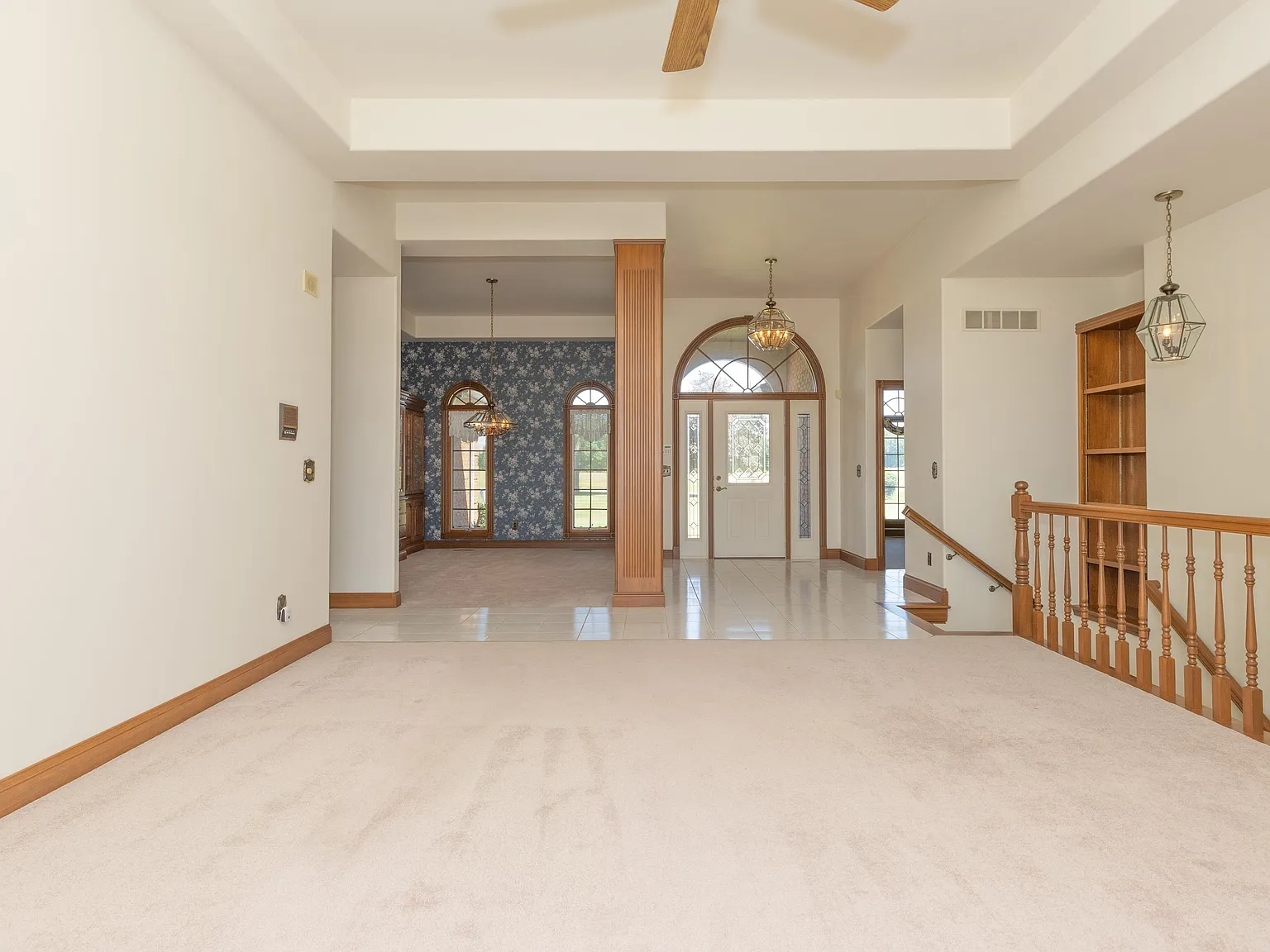 3 bed, 4.0 bath, 4662 sqft, $2,500 — Photo 2