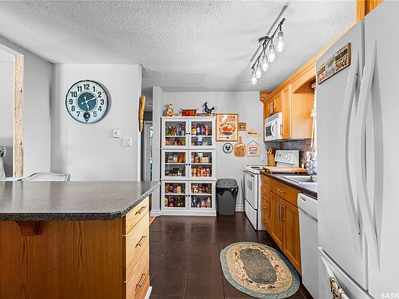 3rd image of 931 4th STREET E