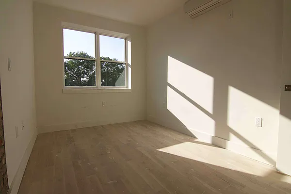 Rented by Nooklyn NYC LLC | media 21