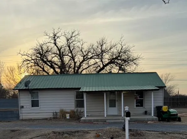 724 N 20th St, Clinton, OK 73601