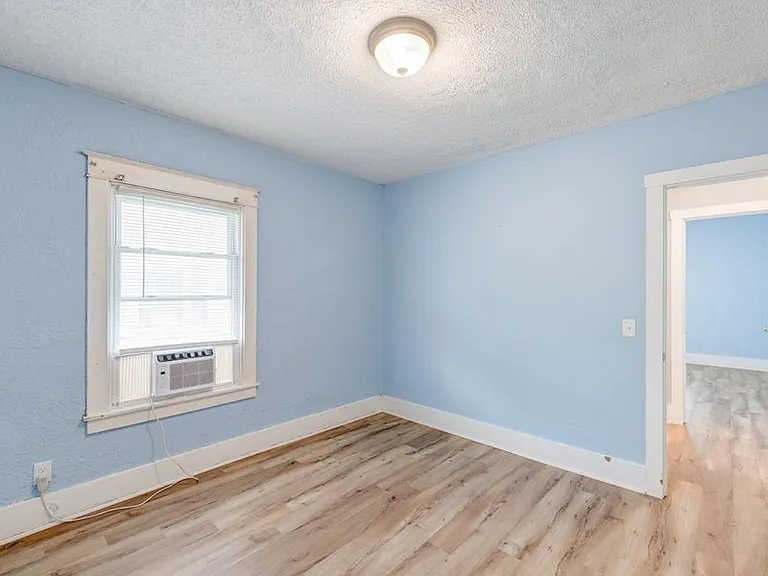 1308 E Taylor St — Photo 13
