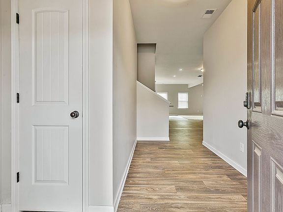 3rd image of 5037 Pioneer Pkwy
