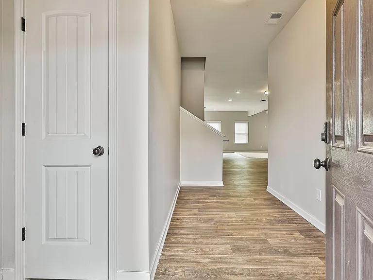 5037 Pioneer Pkwy — Photo 3