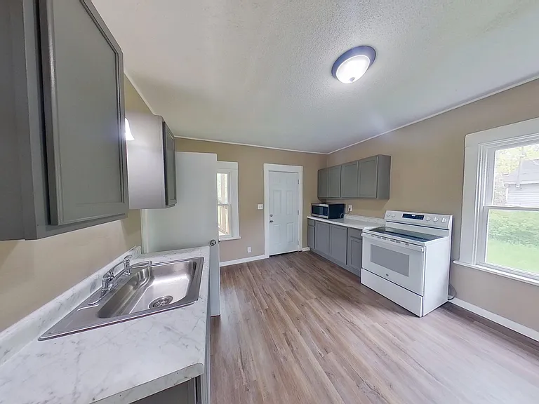 230 Almyra Ave #UP — Photo 6