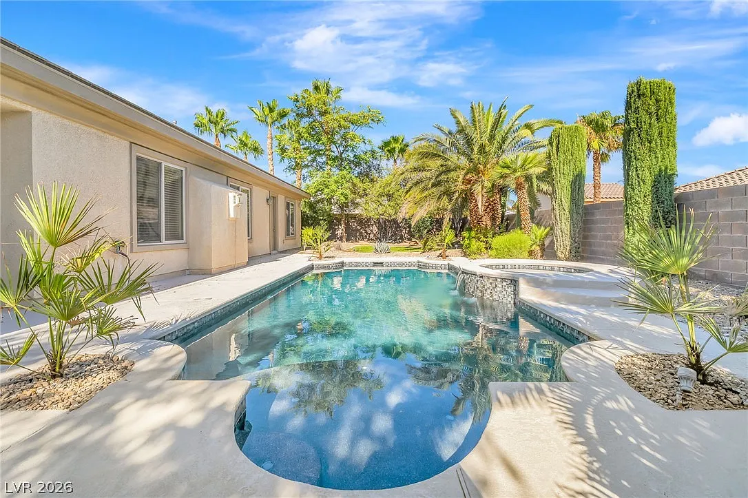 4 bed, 4.5 bath, 4274 sqft, $6,450 — Photo 3