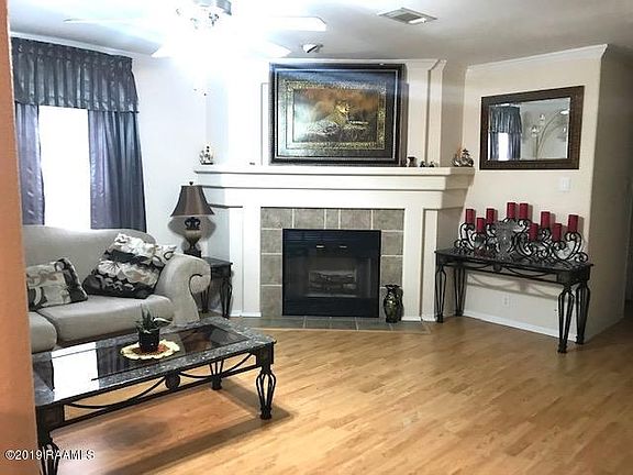 3rd image of 107 Stoneburg Dr