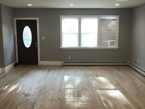 3rd image of 14046 Latham Ln