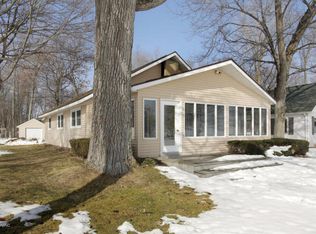 11975 W Indian Lake Dr, Vicksburg, MI 49097