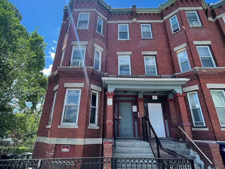 73 Maywood St