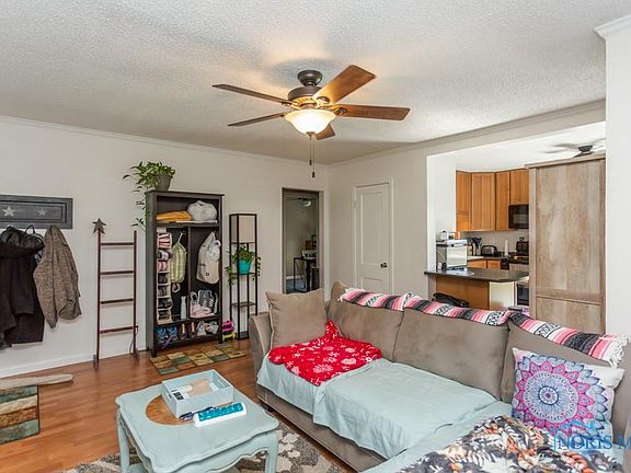 3rd image of 126 Helen Dr