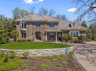 N79W12872 Country Club Ct, Menomonee Falls, WI 53051