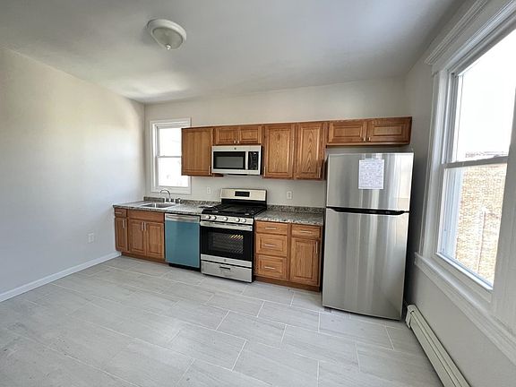 2nd image of 242 Bayview Ave #1A
