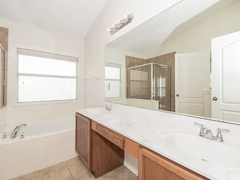 2318 Cherokee Cove Trl — Photo 11