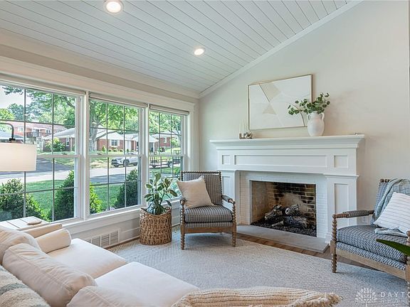 4th image of 264 Castle Dr