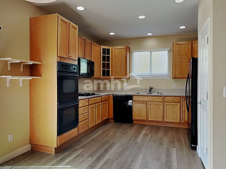 9742 Jasper Dr — Photo 4