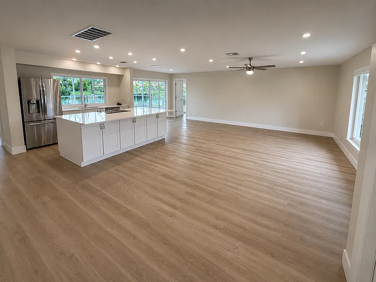 109 Seville Pl SW — Photo 2
