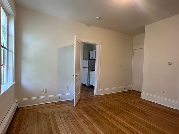 5th image of 21-23 Fairbanks St #31