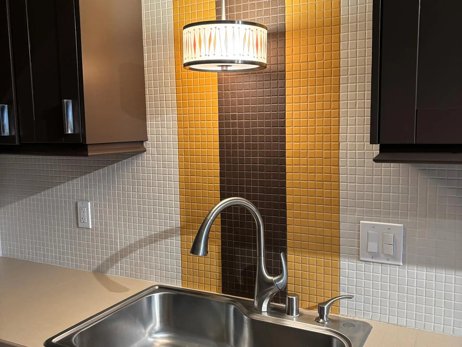 2 bed, 900 sqft, $2,400 — Photo 1