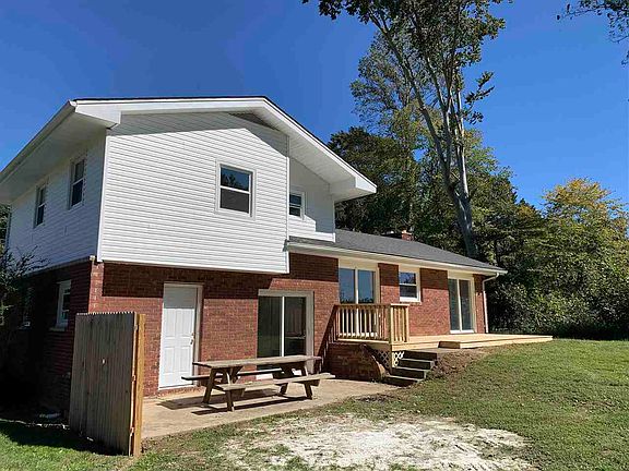 4th image of 106 Christopher Dr