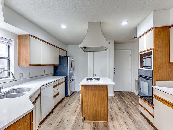 3rd image of 5122 Collinwood Ave