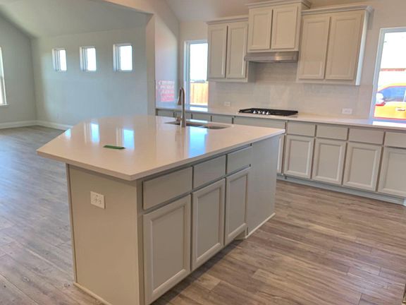 4th image of 2902 Winchester Ave