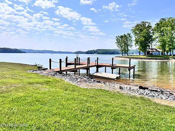 5th image of 3010 White Oak Cir