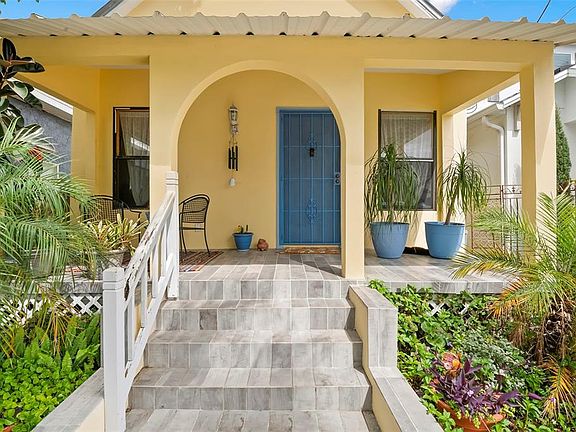 3rd image of 2339 W Walnut St