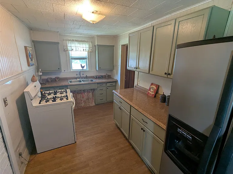 1319 Grace St — Photo 10
