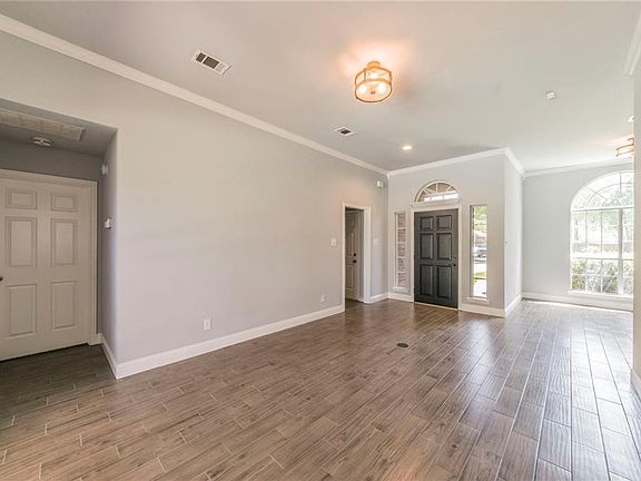 4th image of 40 Rockwood Dr