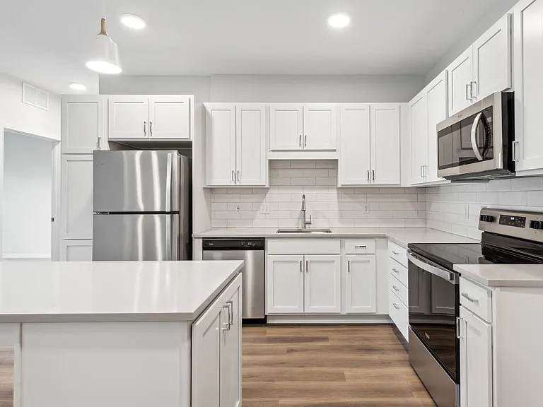 The Eloise Apartments — Photo 5