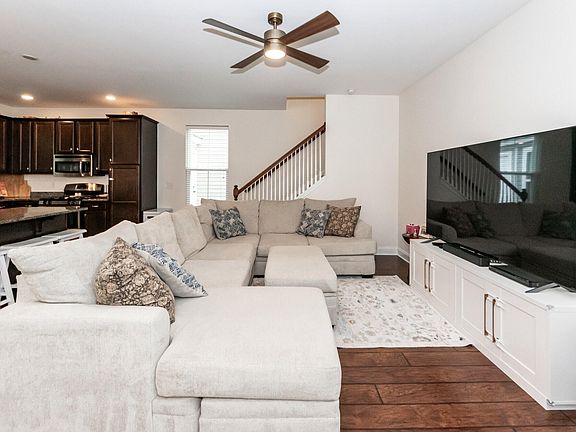 5th image of 235 Larissa Dr