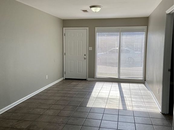 4th image of 211 Oak St APT 4