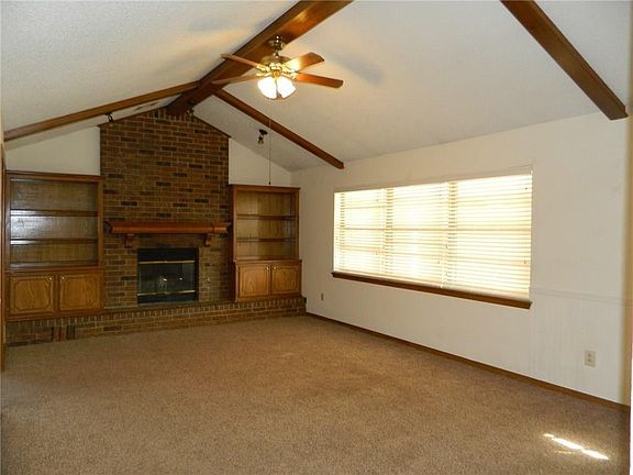 4th image of 1001 NE 4th St