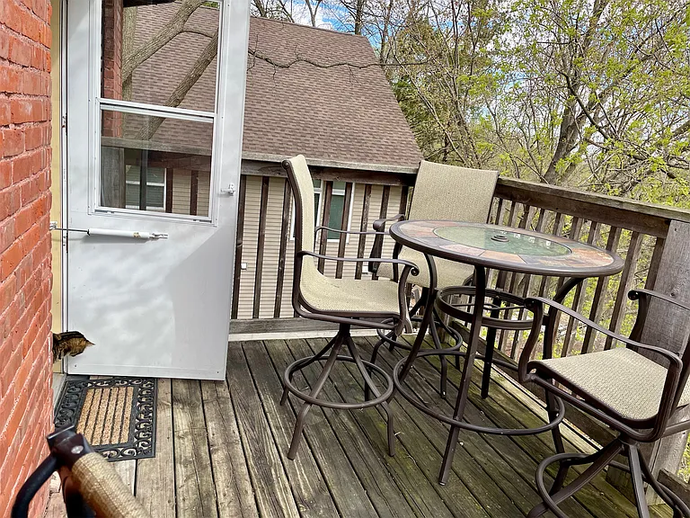 401 Laurel St W #2 — Photo 4