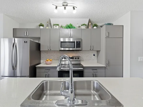 4636 175th Ave NW, Edmonton, AB T5Y 4A1