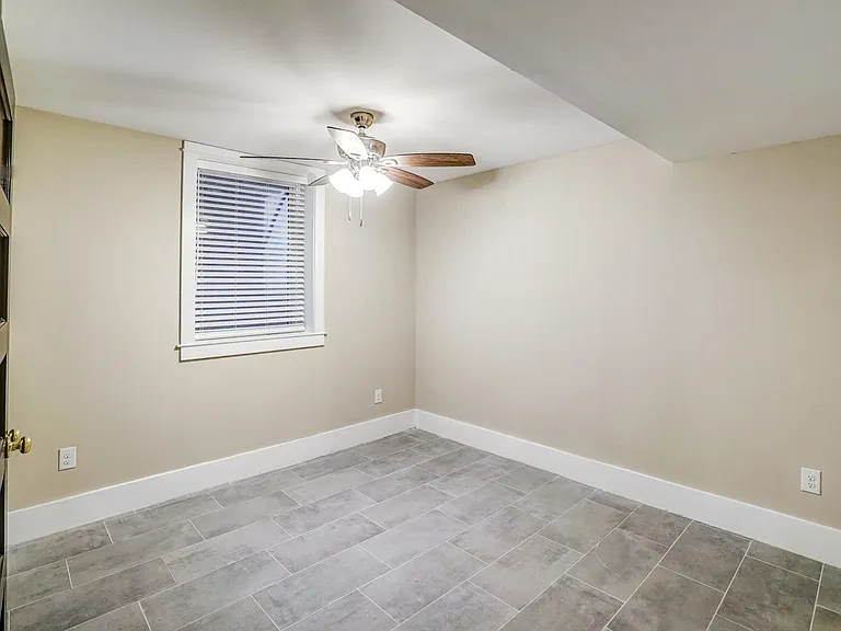 425 N Arthur Ashe Blvd #B — Photo 21