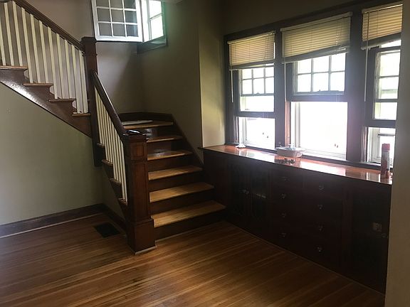 3rd image of 4050 Central Ave